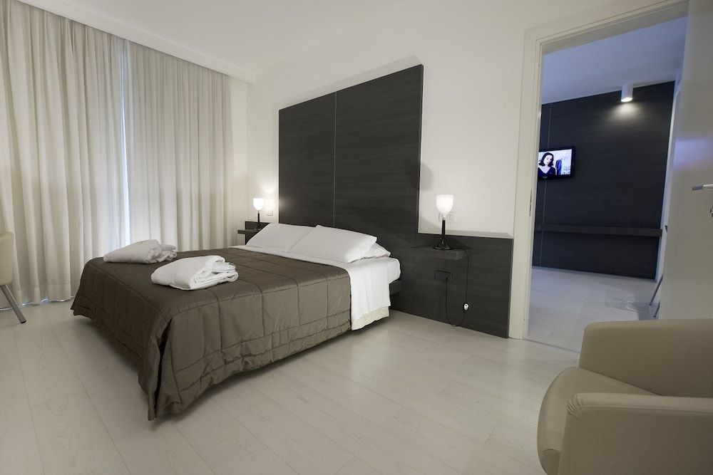 Hotel Horizon Suite, 1 Queen Bed with Sofa bed 2