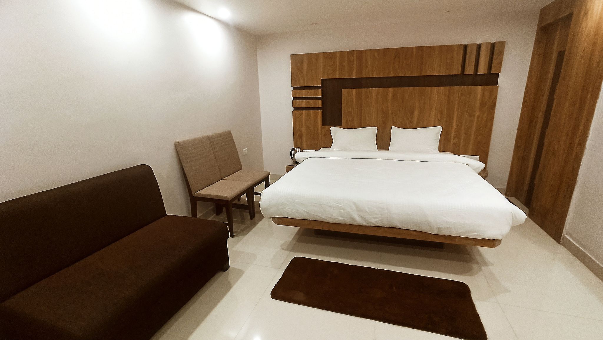 Hotel Crown Palace Premium Room 3