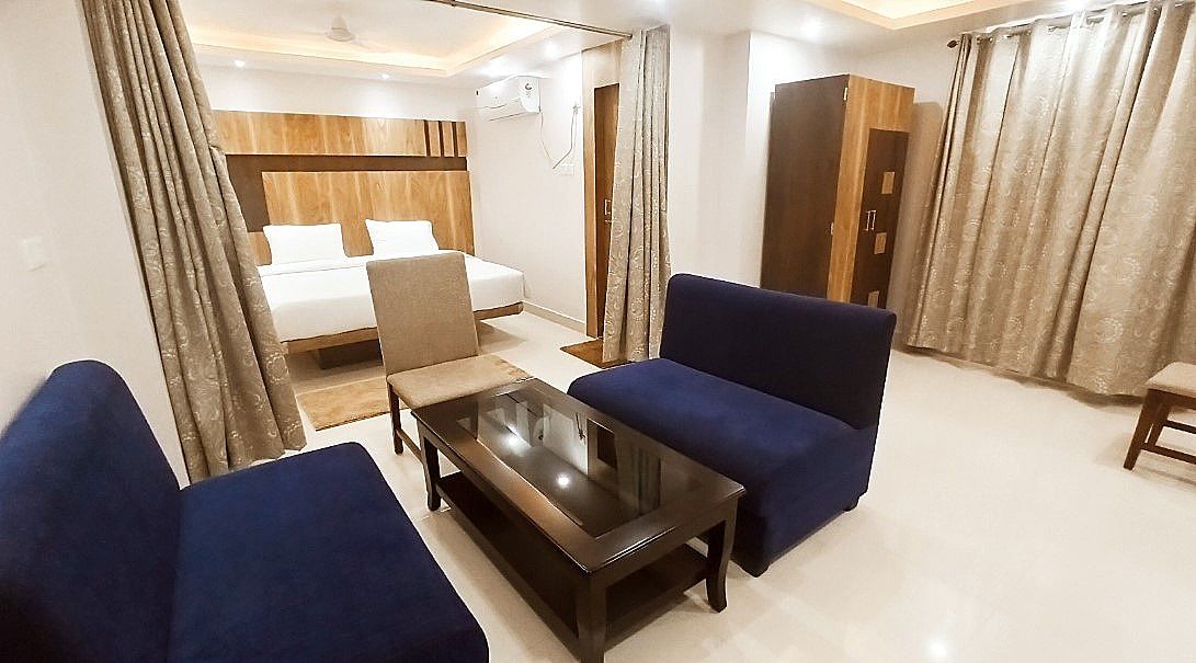 undefined Hotel Crown Palace 8