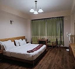 Hotel 100 Petals Standard Room with valley view 5