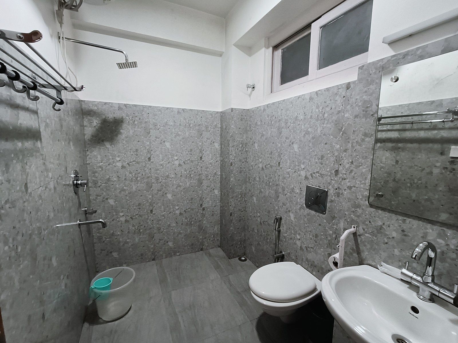 Hotel 100 Petals Standard Room with valley view 6