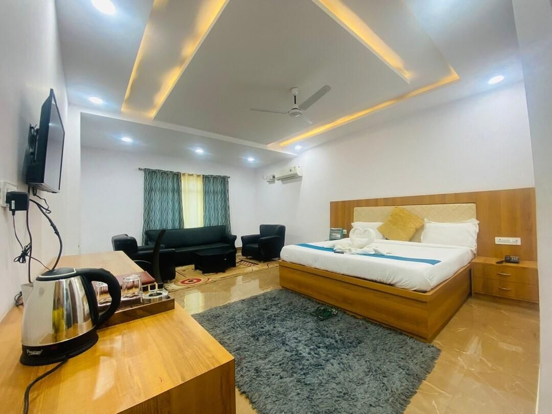 Shree R.C.VATIKA Suite 3