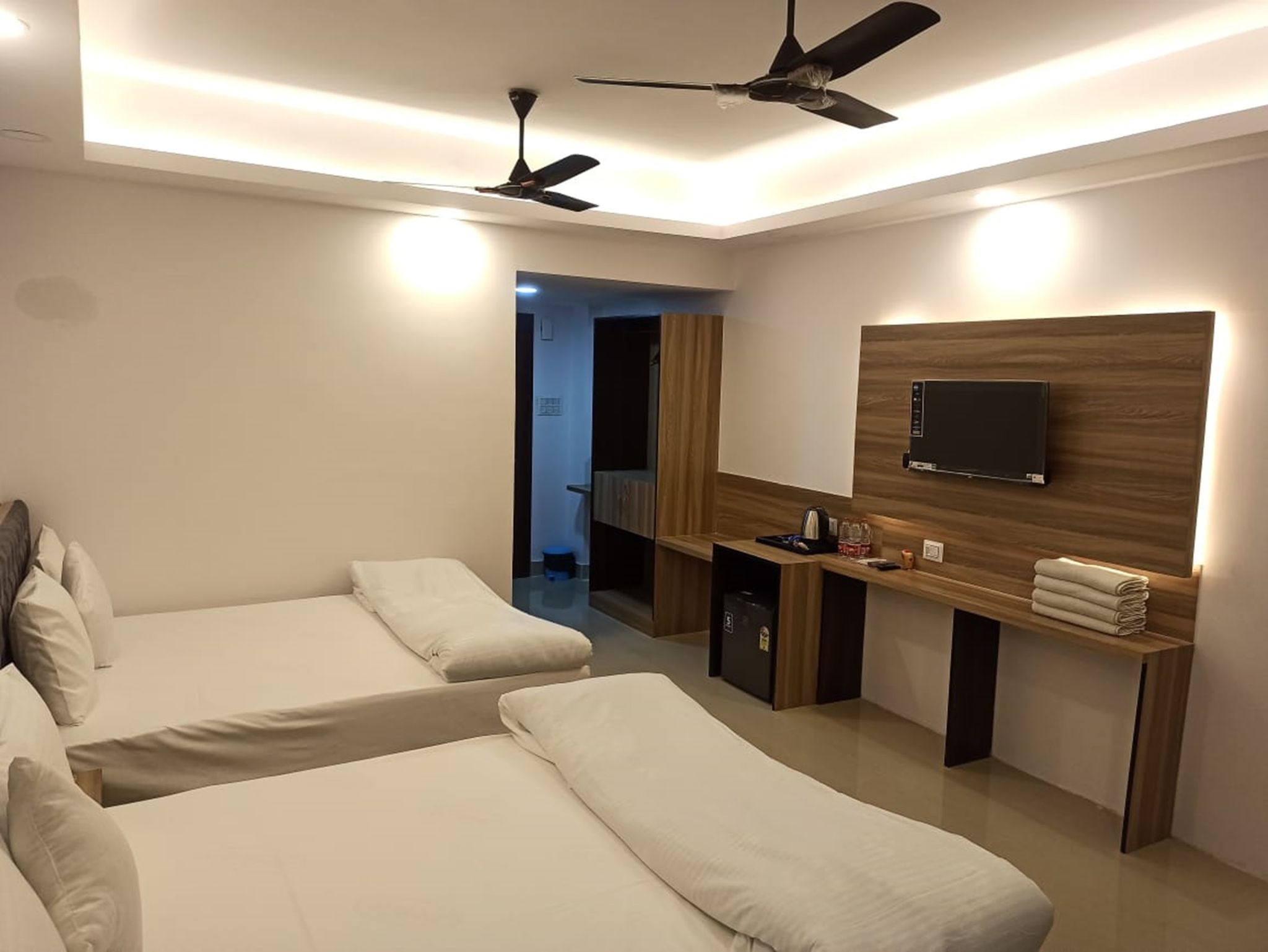 GODS COUNTY. RESORT & BANQUETS Deluxe Room 3