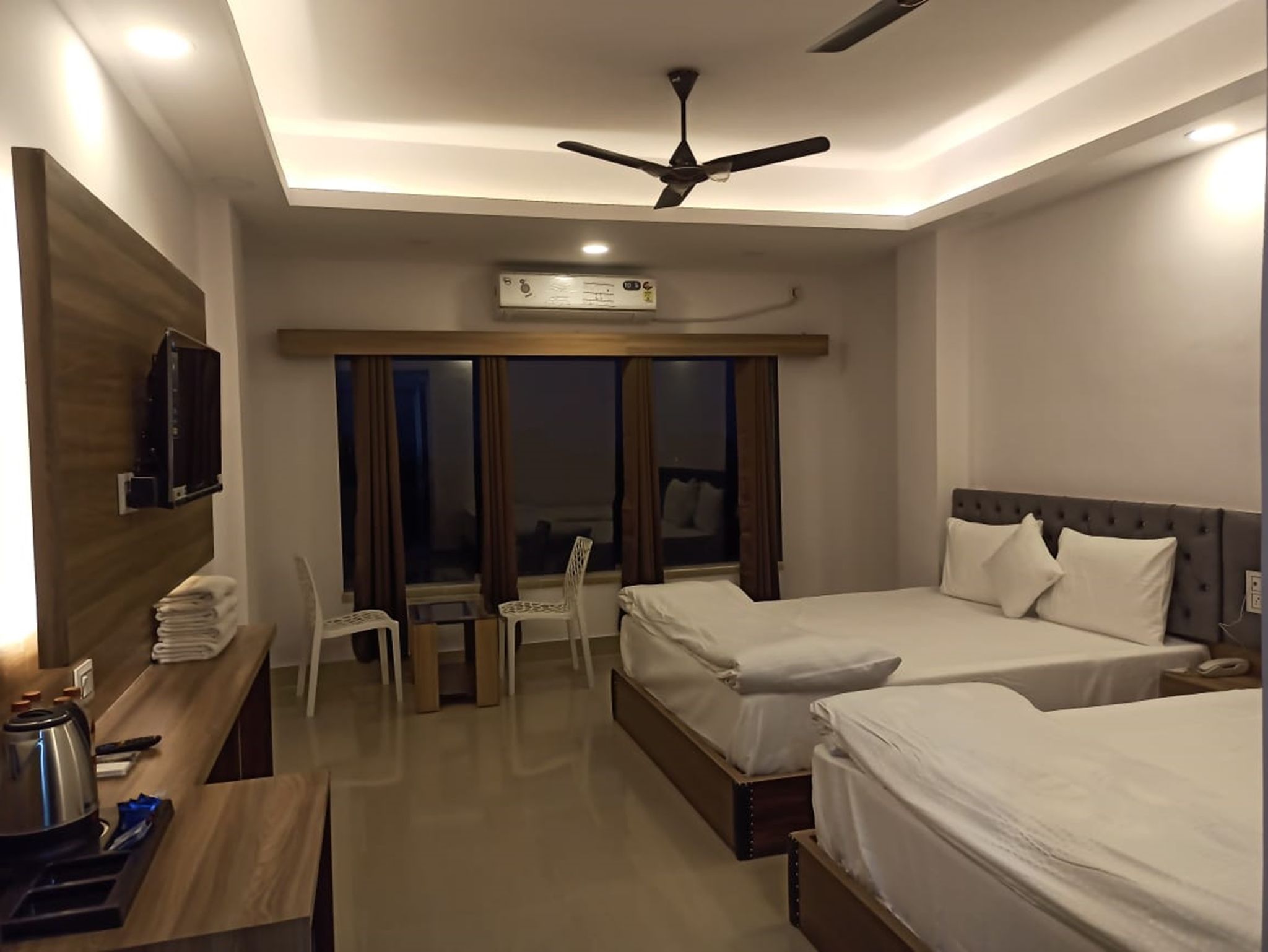 GODS COUNTY. RESORT & BANQUETS Deluxe Room