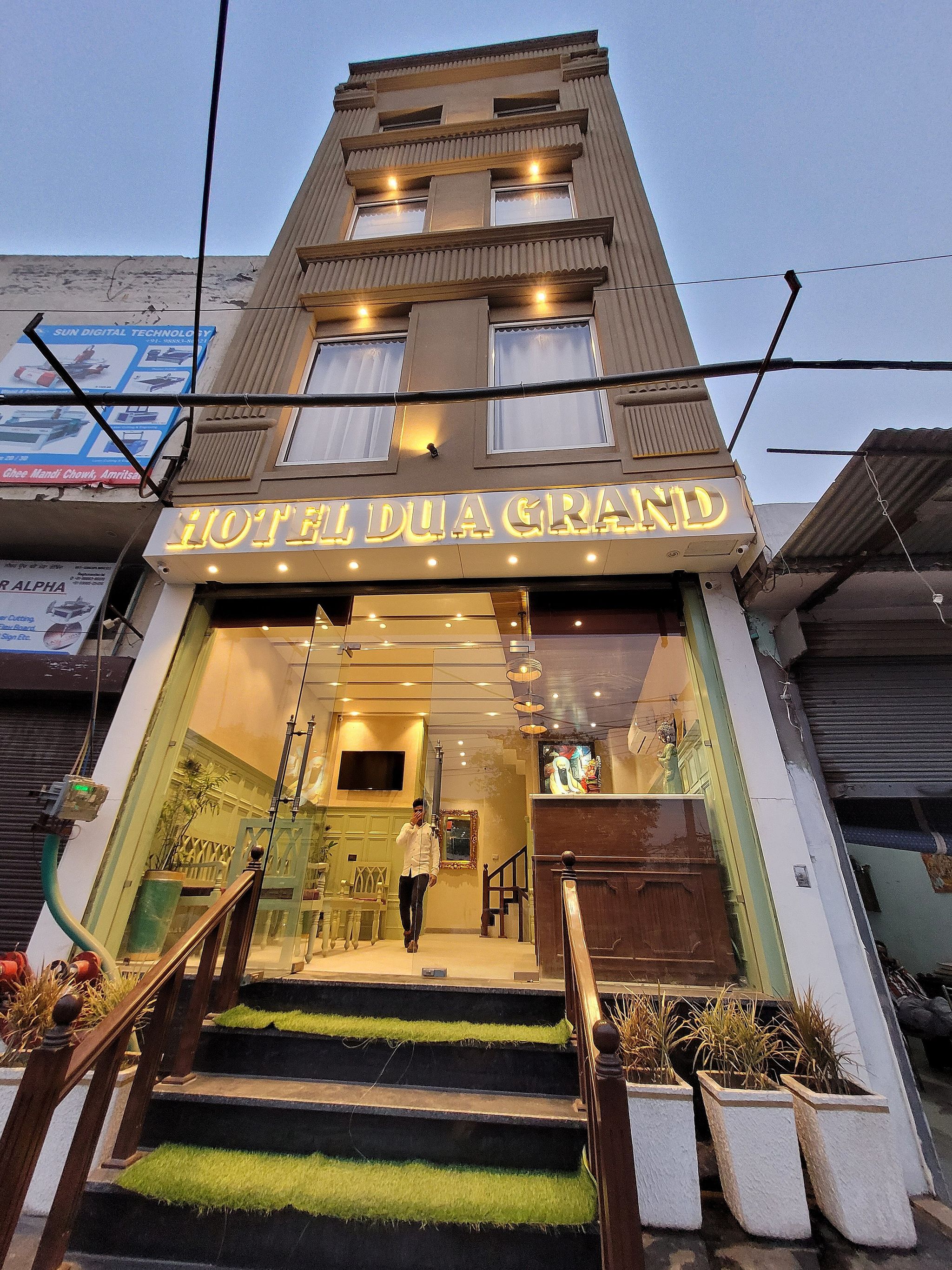undefined Hotel Dua Grand by Sonachi - 200 Meter from Golden Temple