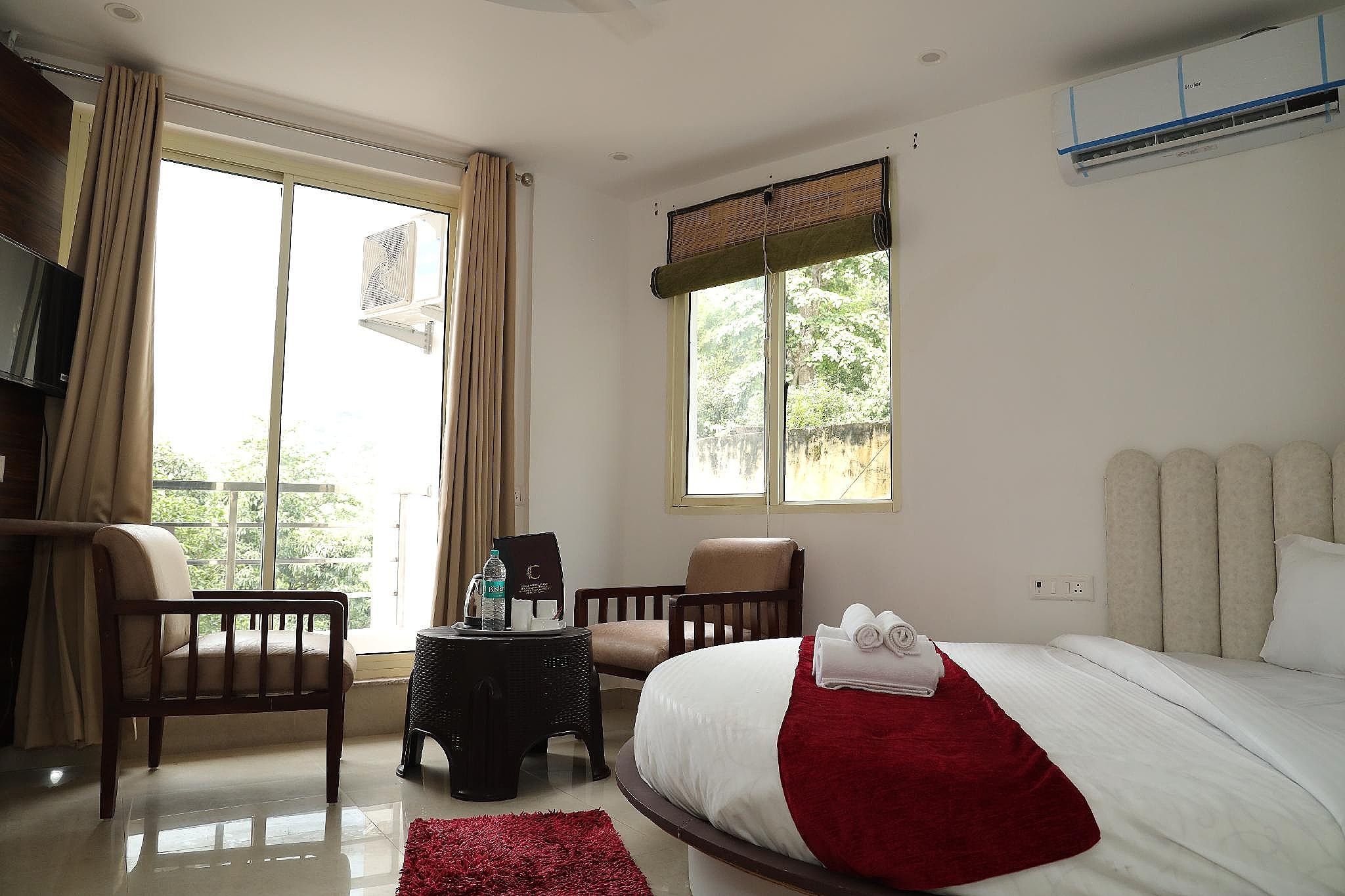 Aroha by Rishikesh - Swimming Pool & Spa Deluxe Room