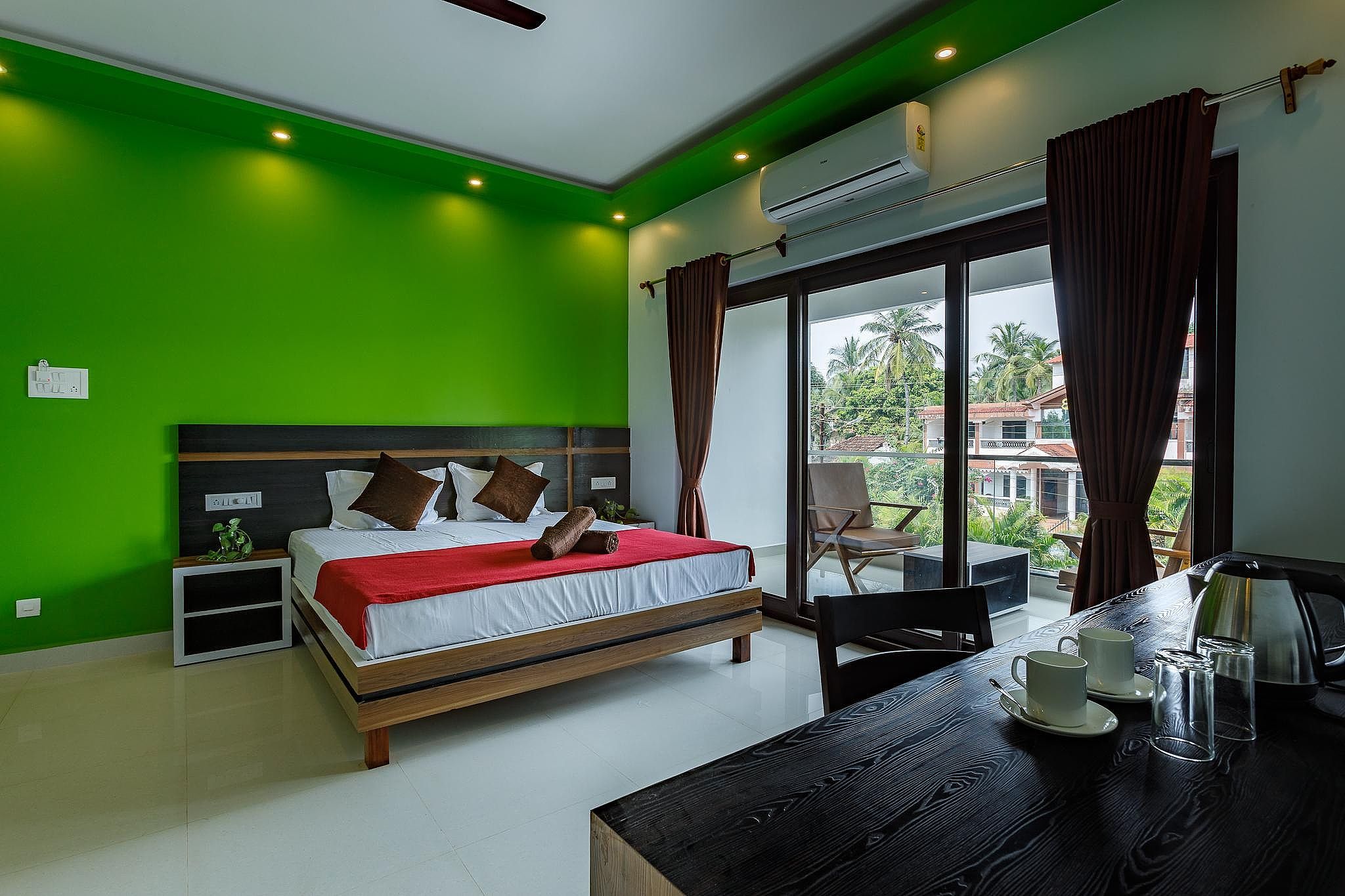 Om Shanti Residence Deluxe Double Room with Balcony 7