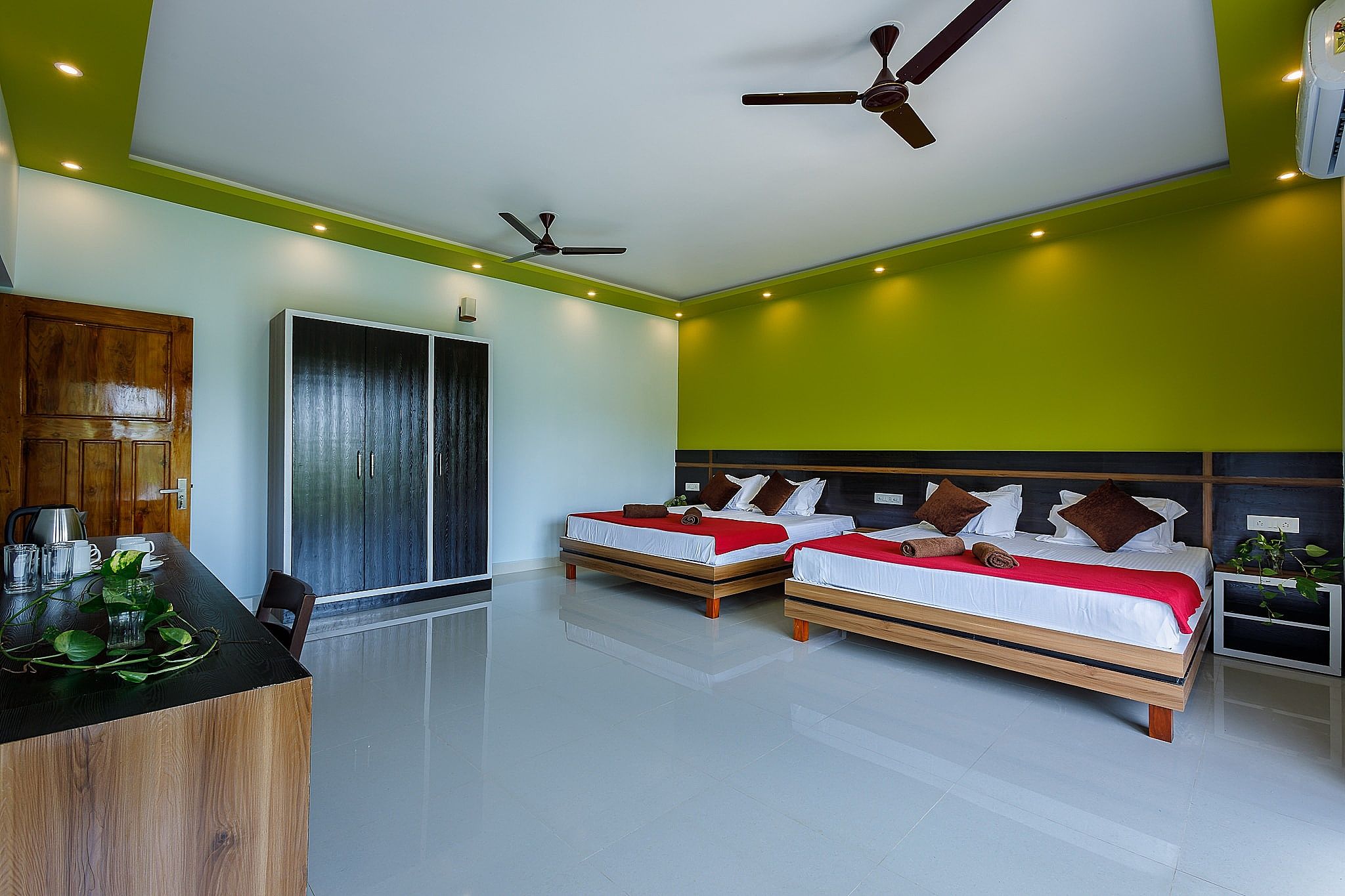 Om Shanti Residence Deluxe Double Room with Balcony 6