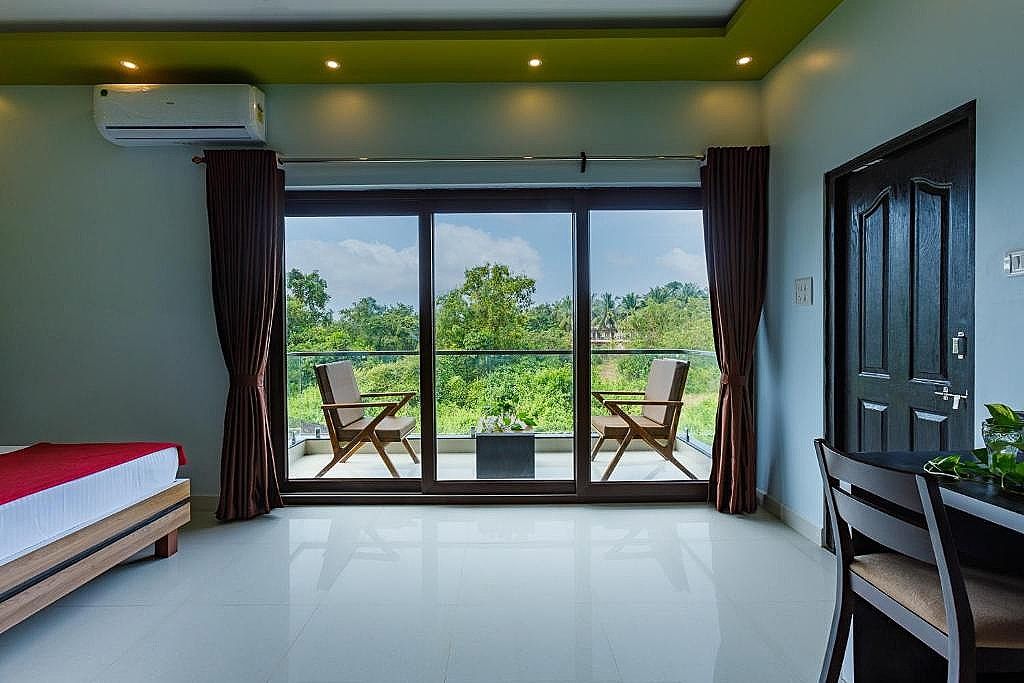 Om Shanti Residence Deluxe Double Room with Balcony 11