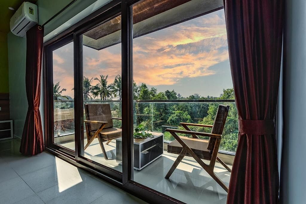 Om Shanti Residence Deluxe Double Room with Balcony 8