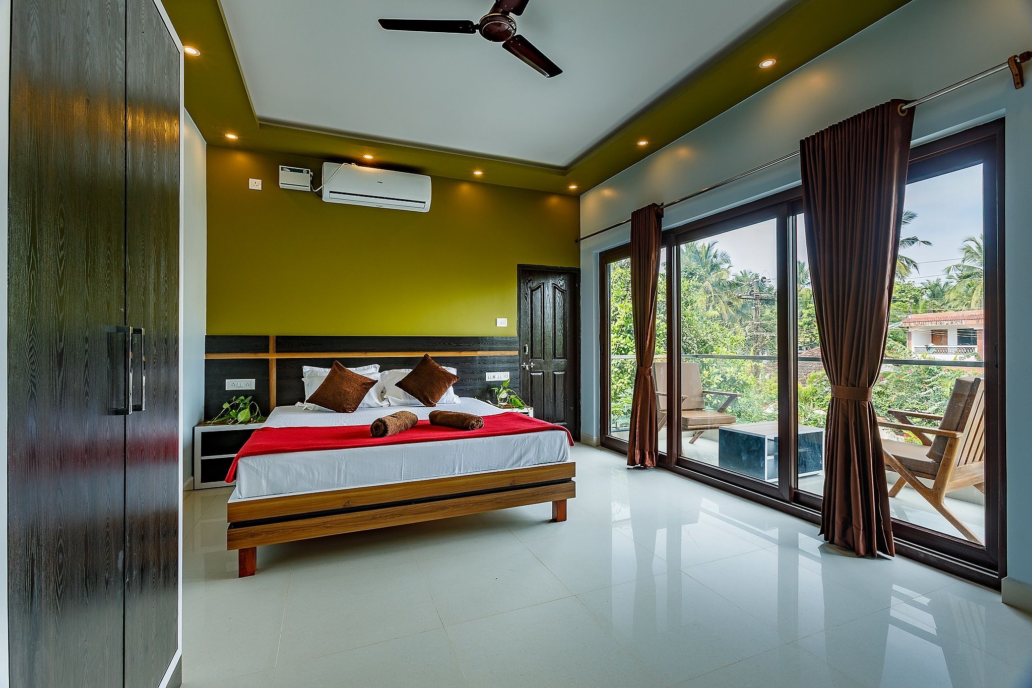 Om Shanti Residence Deluxe Double Room with Balcony 3