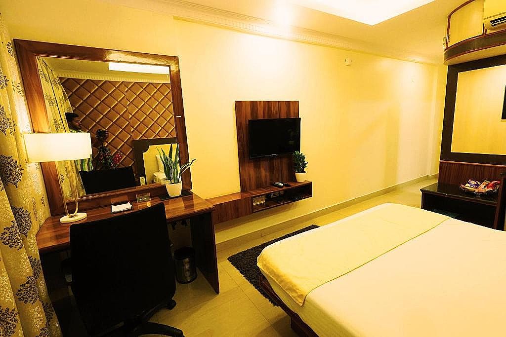 Grand Regency Rajajinagar Ex - Deluxe Room 8