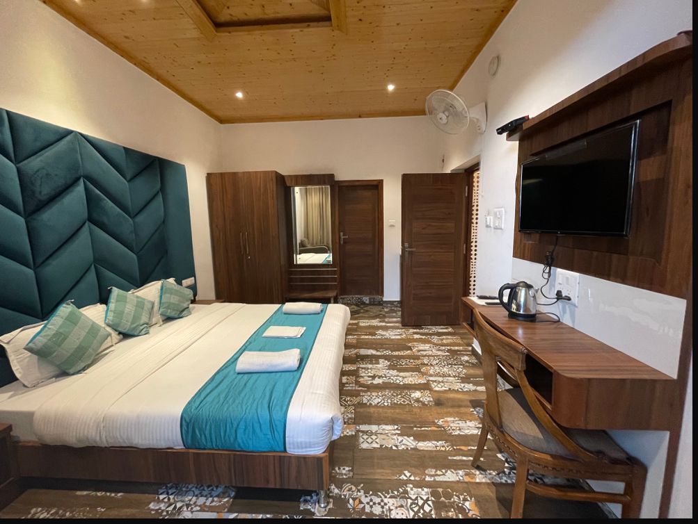 undefined The Hill Crest Inn | Rooms & Suite