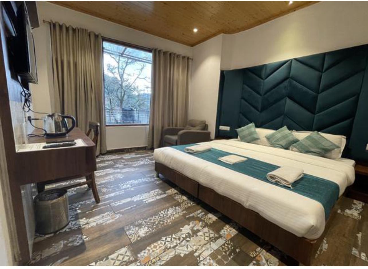 The Hill Crest Inn | Rooms & Suite Garden-view Deluxe Room 