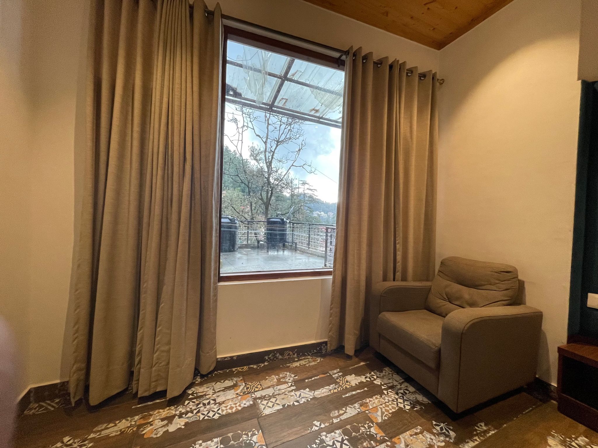 undefined The Hill Crest Inn | Rooms & Suite 2