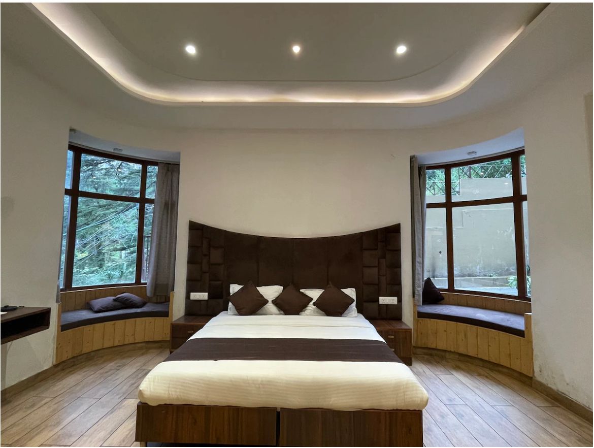 The Hill Crest Inn | Rooms & Suite Garden-view Deluxe Room  3