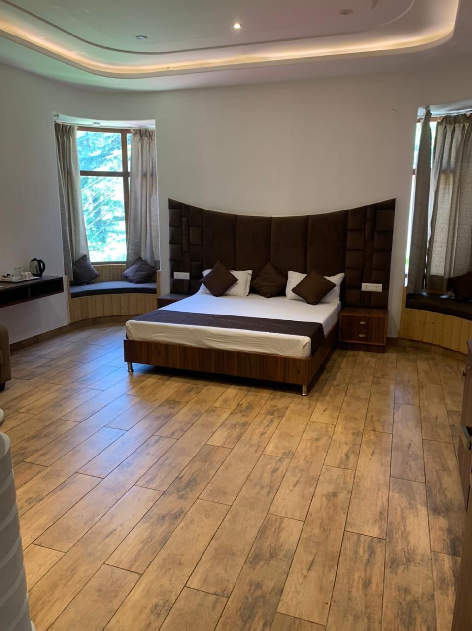 The Hill Crest Inn | Rooms & Suite Garden-view Deluxe Room  2