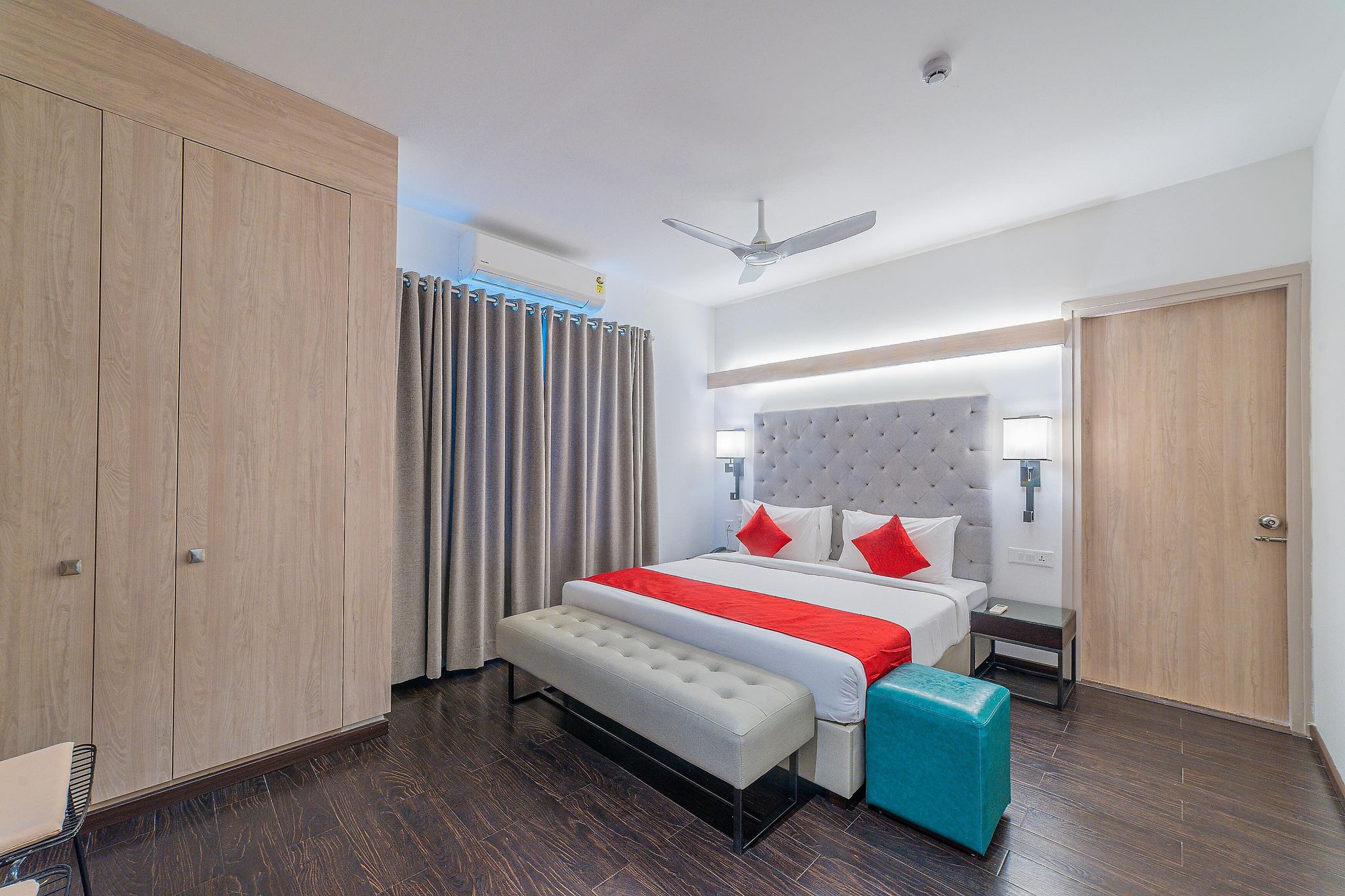Business room king bed only