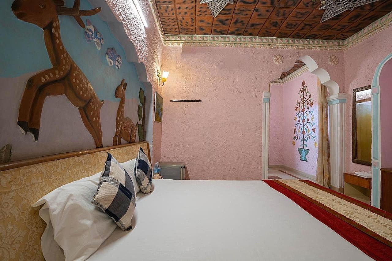 Singhana Haveli by Dhola Ri Dhani  Singhana Haveli Deluxe Room King Size Bed 5