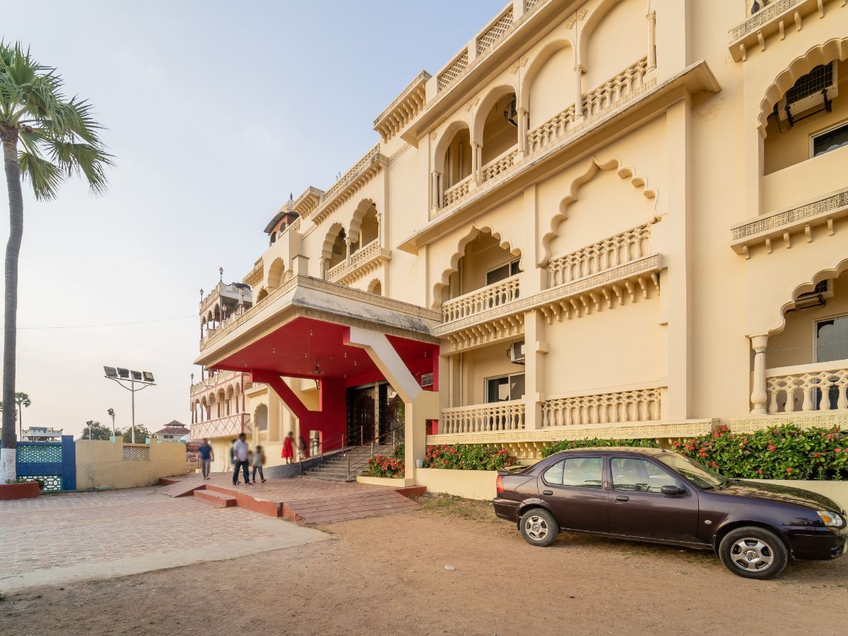 Singhana Haveli by Dhola Ri Dhani 