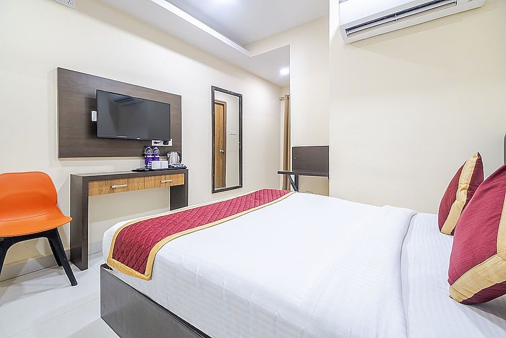 Lemonridge Hotels Kukatpally Cozy Room 16