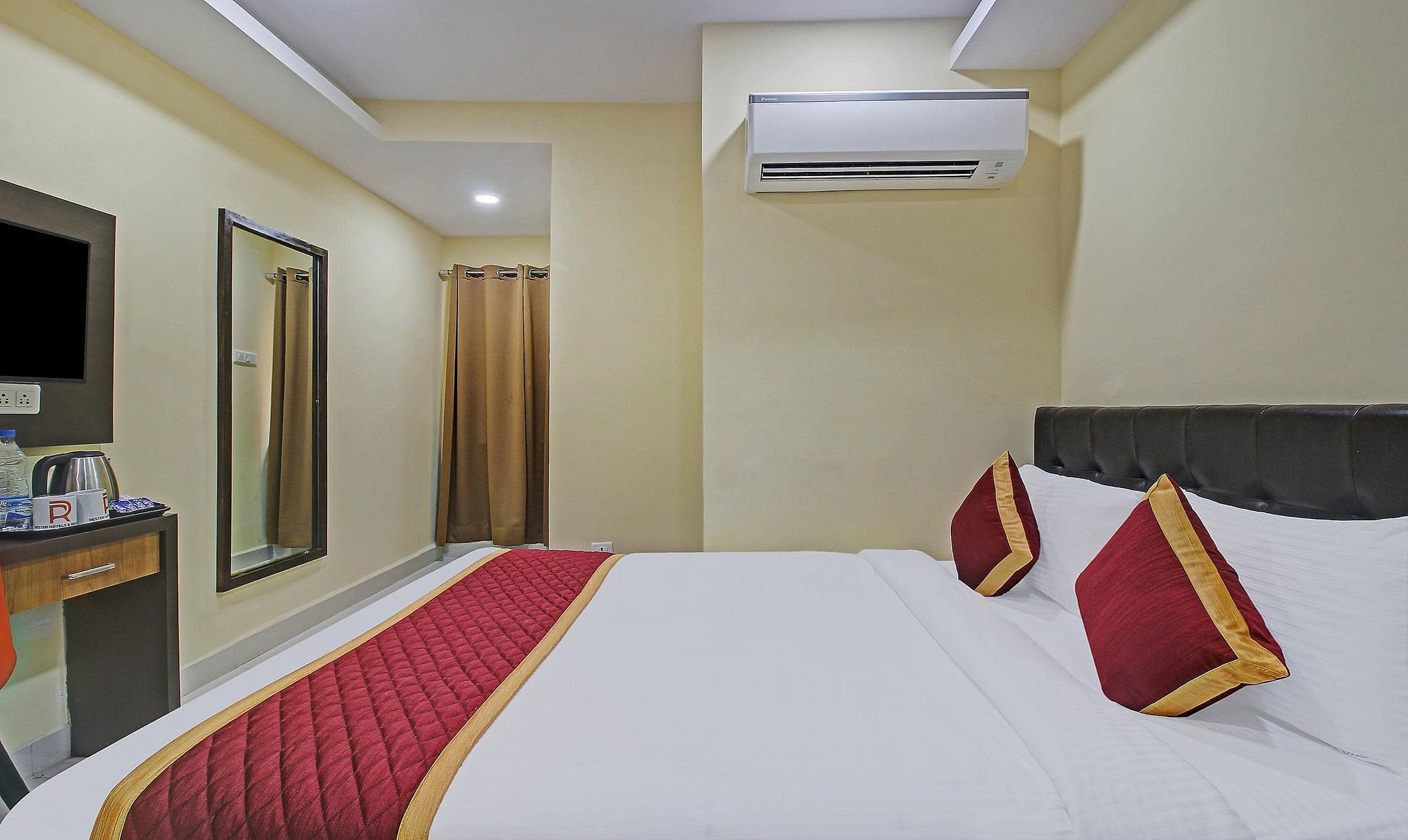 Lemonridge Hotels Kukatpally Cozy Room 5