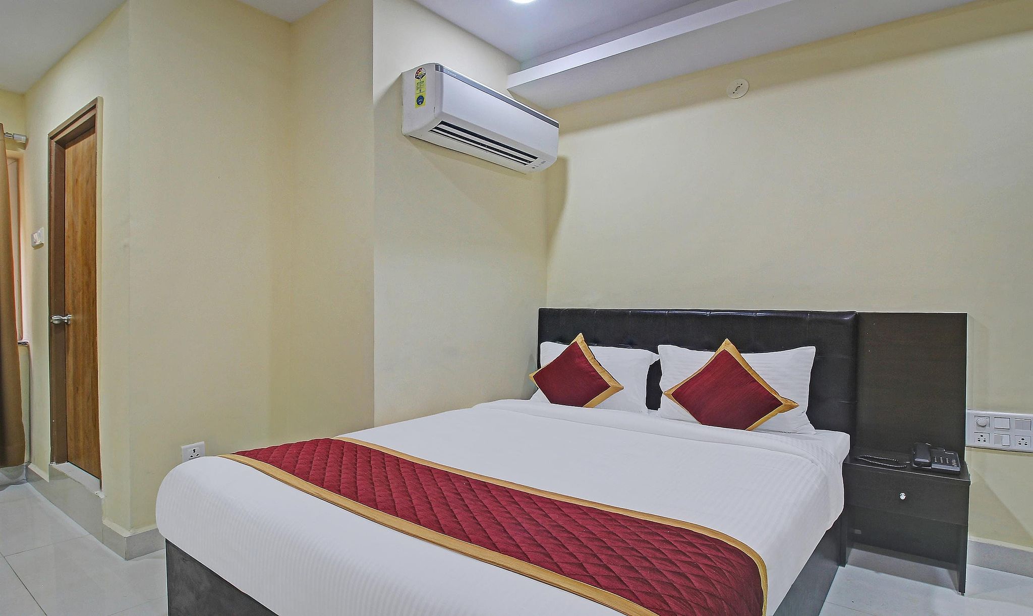 Lemonridge Hotels Kukatpally Cozy Room 6