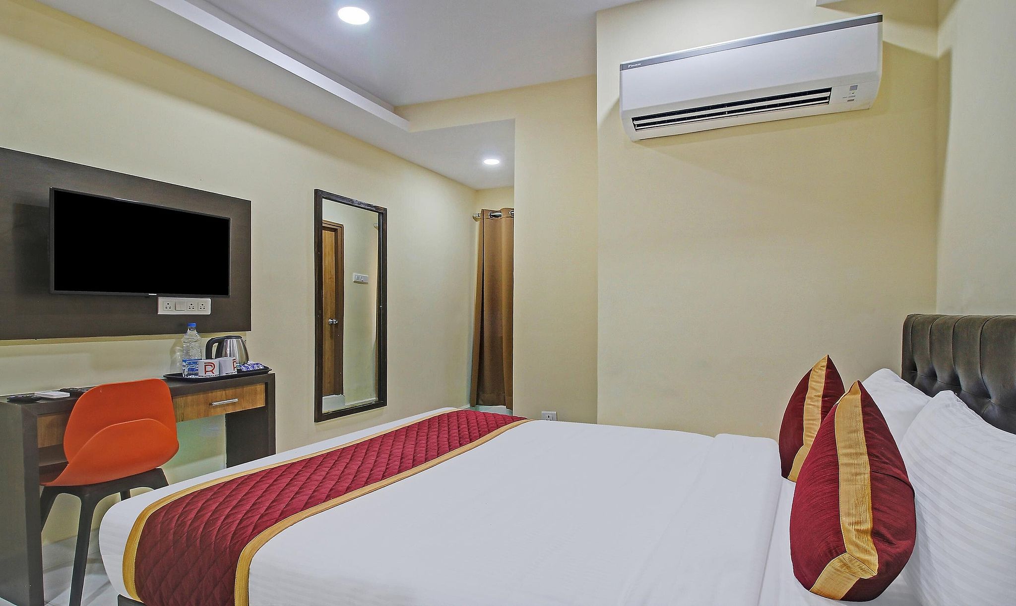 Lemonridge Hotels Kukatpally Cozy Room 11