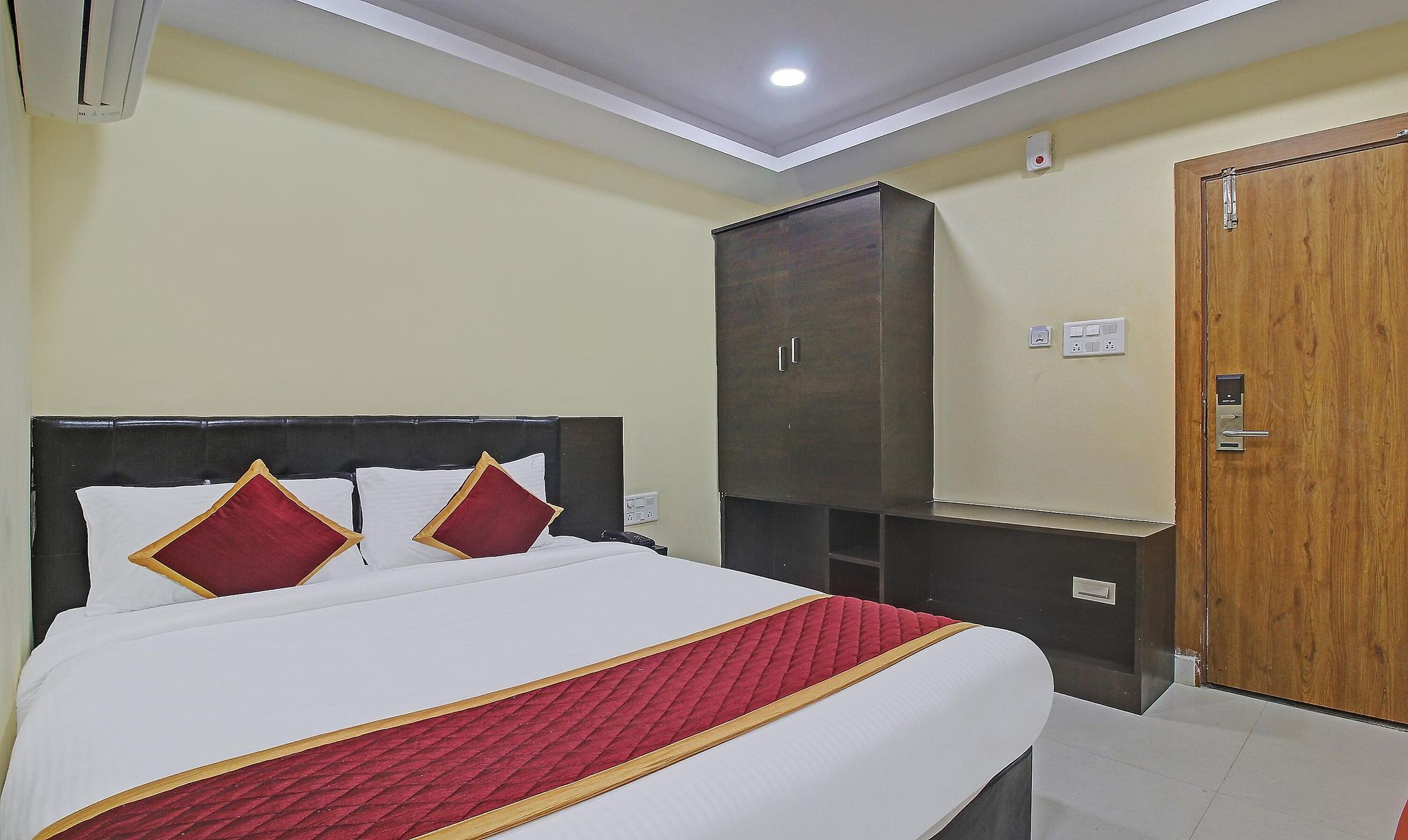 Lemonridge Hotels Kukatpally Cozy Room