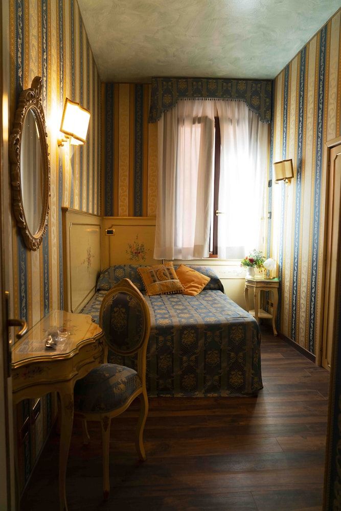 Ca' Morosini Economy Double Room, 1 Double Bed, Private Bathroom 6