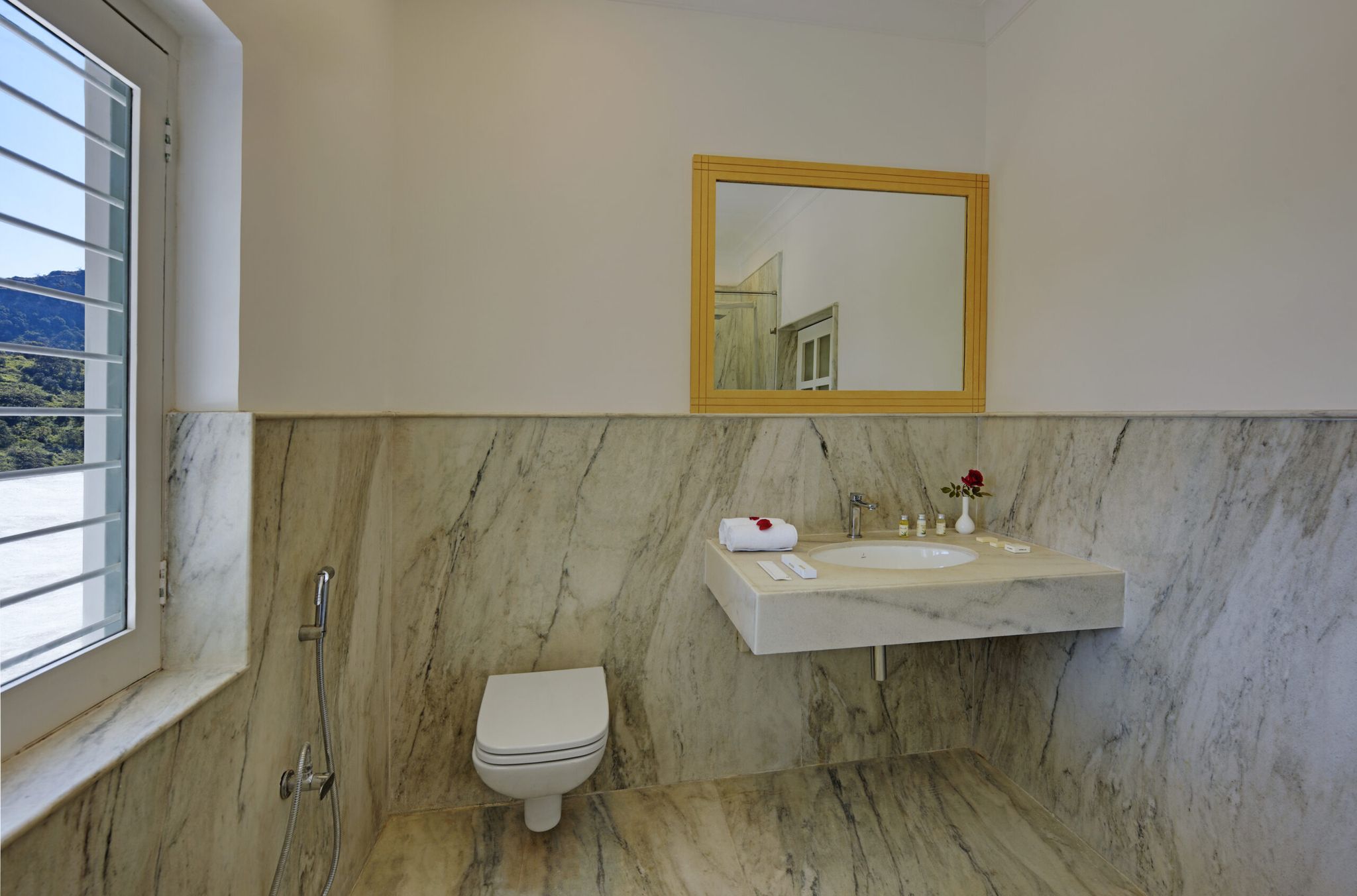 The Mount Bungalow Mount Abu Family Suite 4