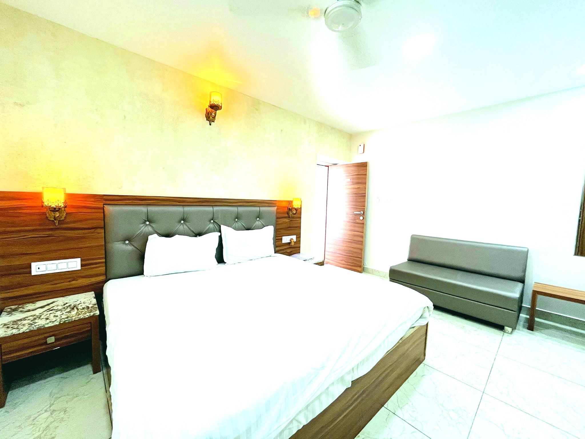 Hotel Aradhana Mount Abu Deluxe Room