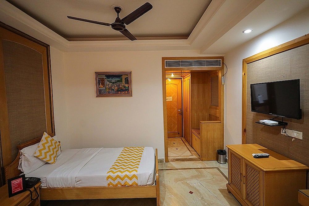 Hotel Maru Casa Deluxe Room 8