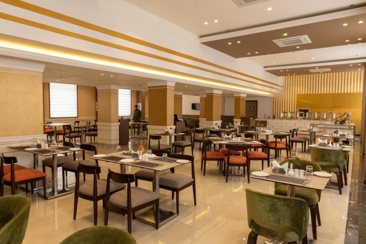 Food & Dining