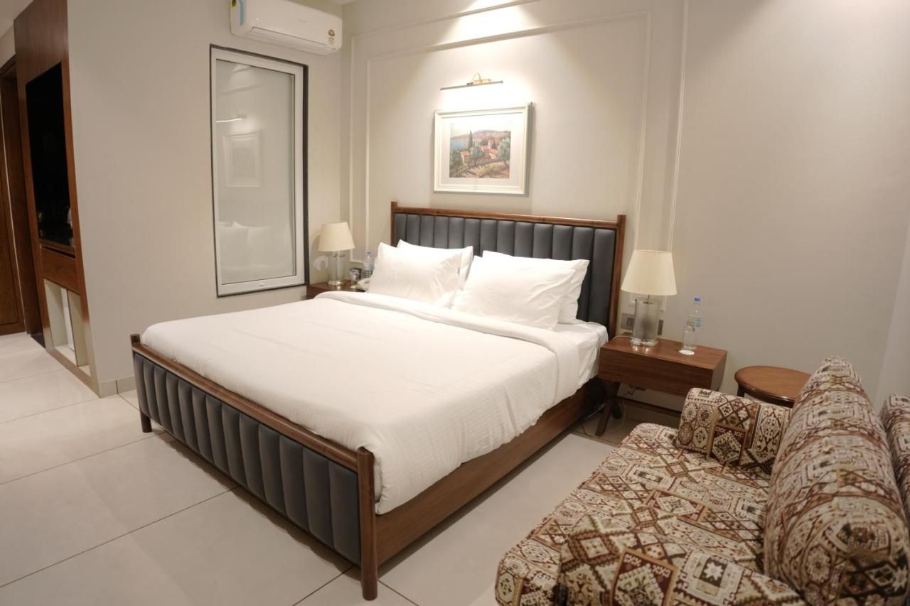 Super Deluxe with Balcony Room