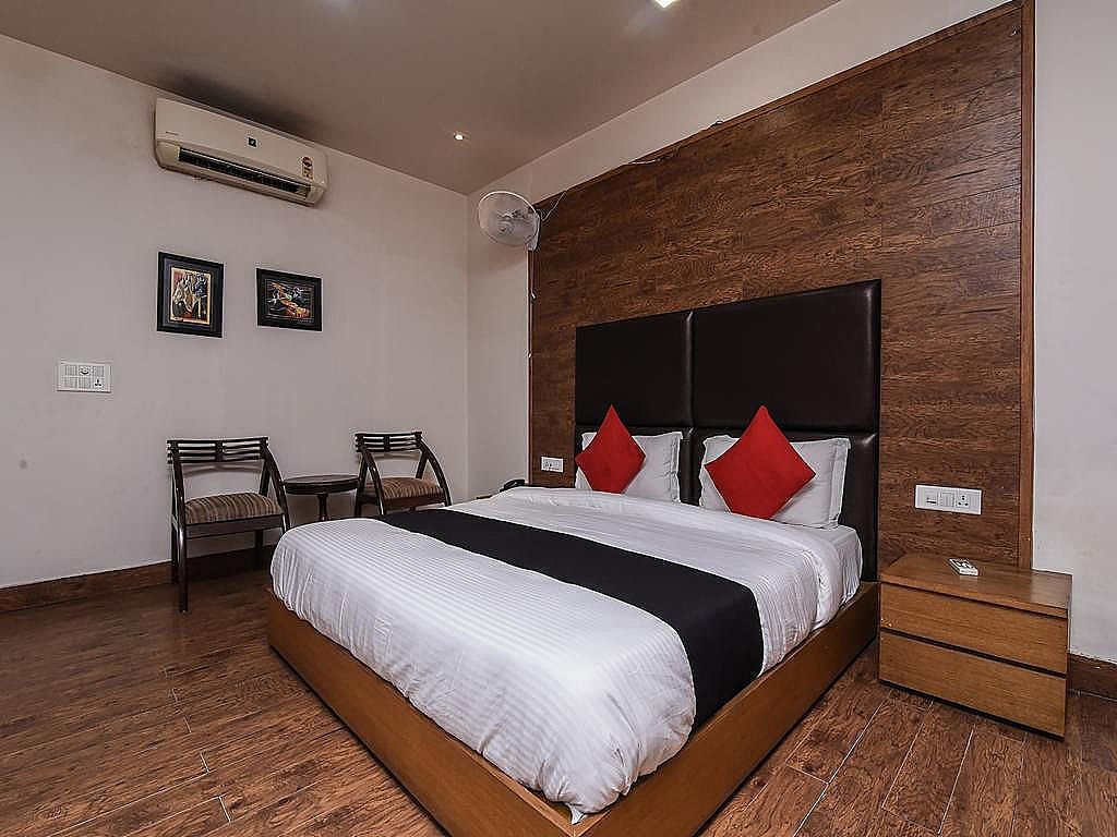 JPS Residency New Delhi Standard room 2