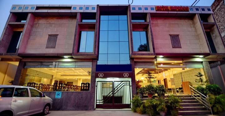 undefined Hotel Impress Delhi Airport 10