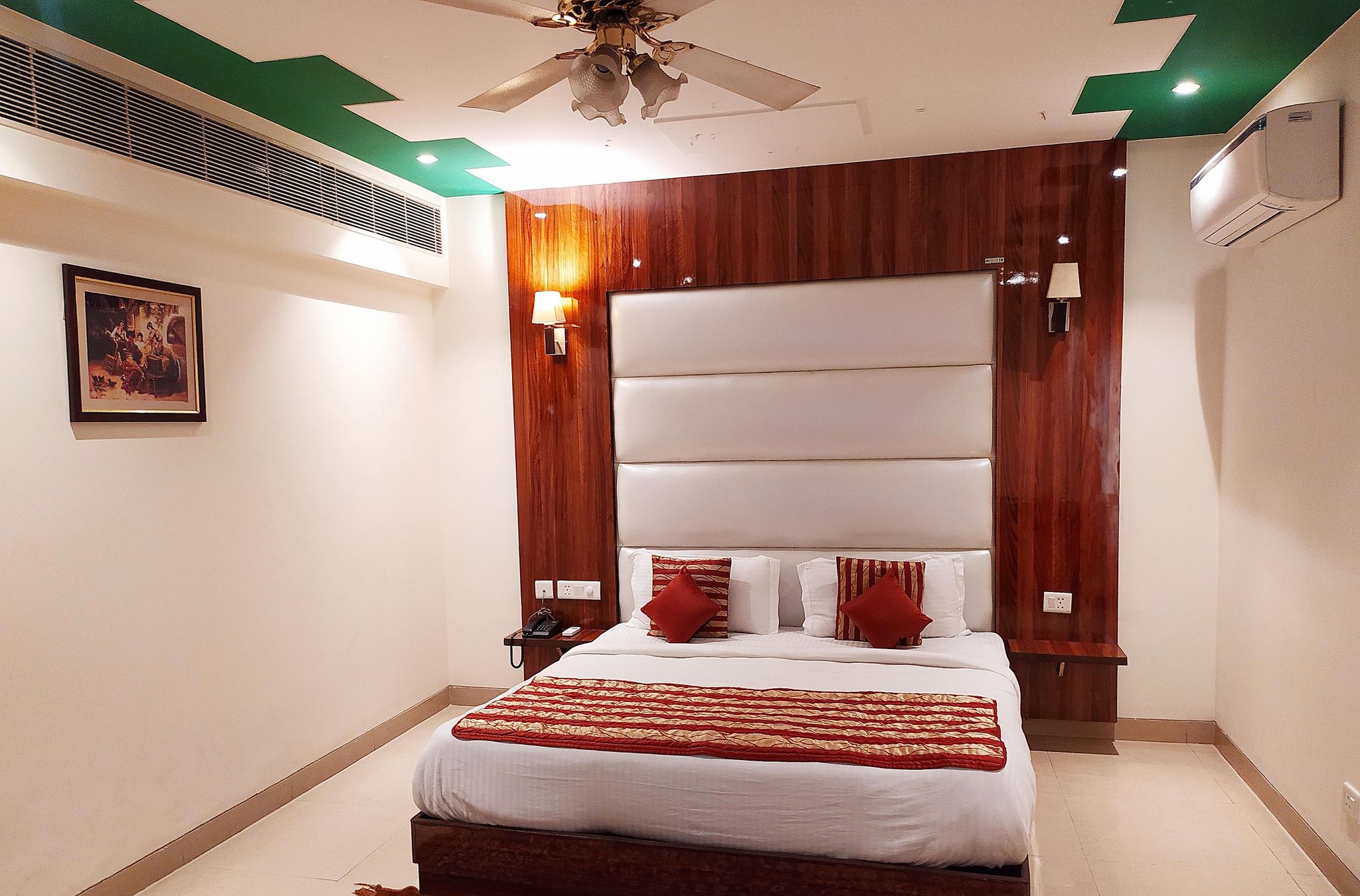 Hotel Impress Delhi Airport (By RMR Group) Deluxe Room 3