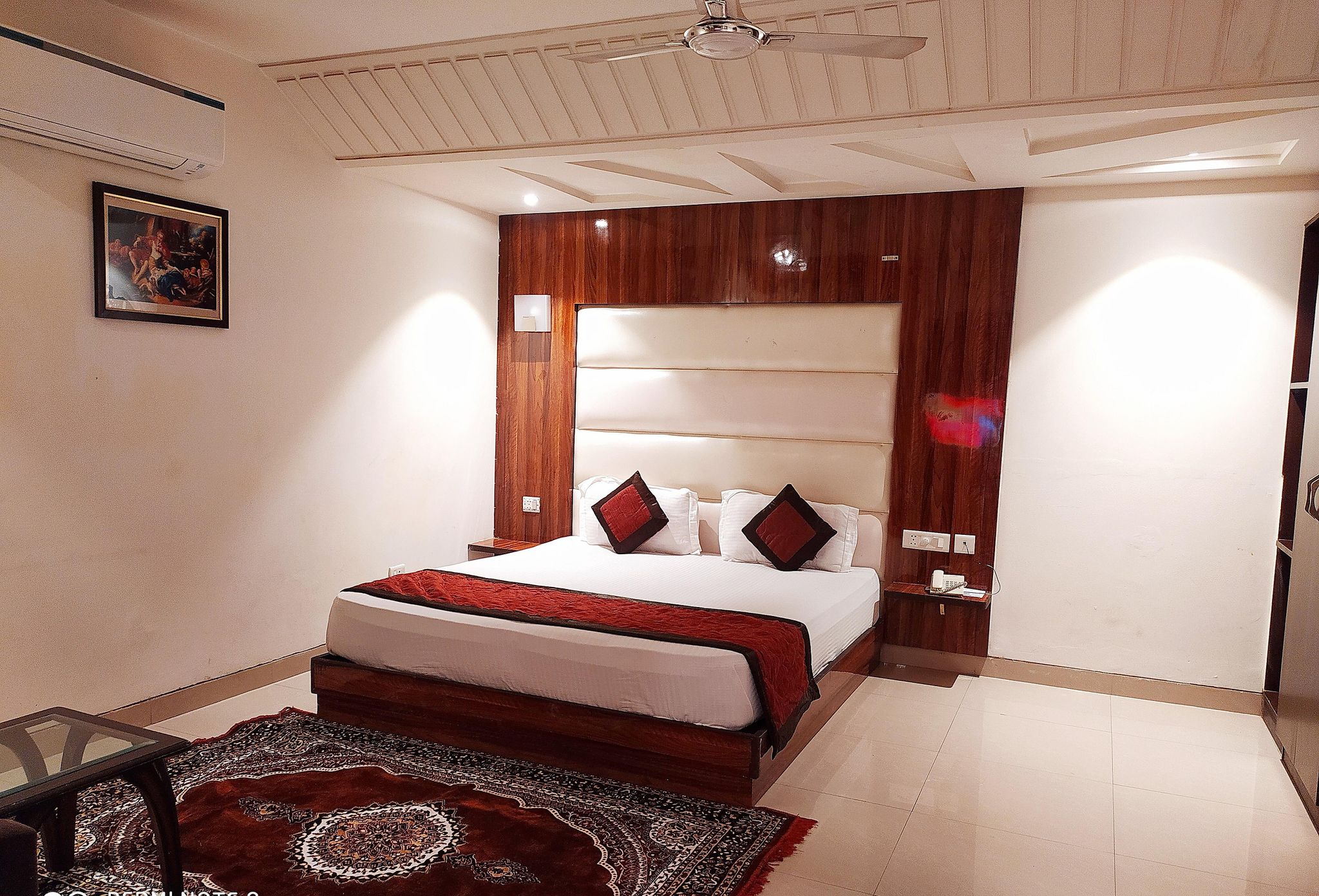 Hotel Impress Delhi Airport (By RMR Group) Deluxe Room 4