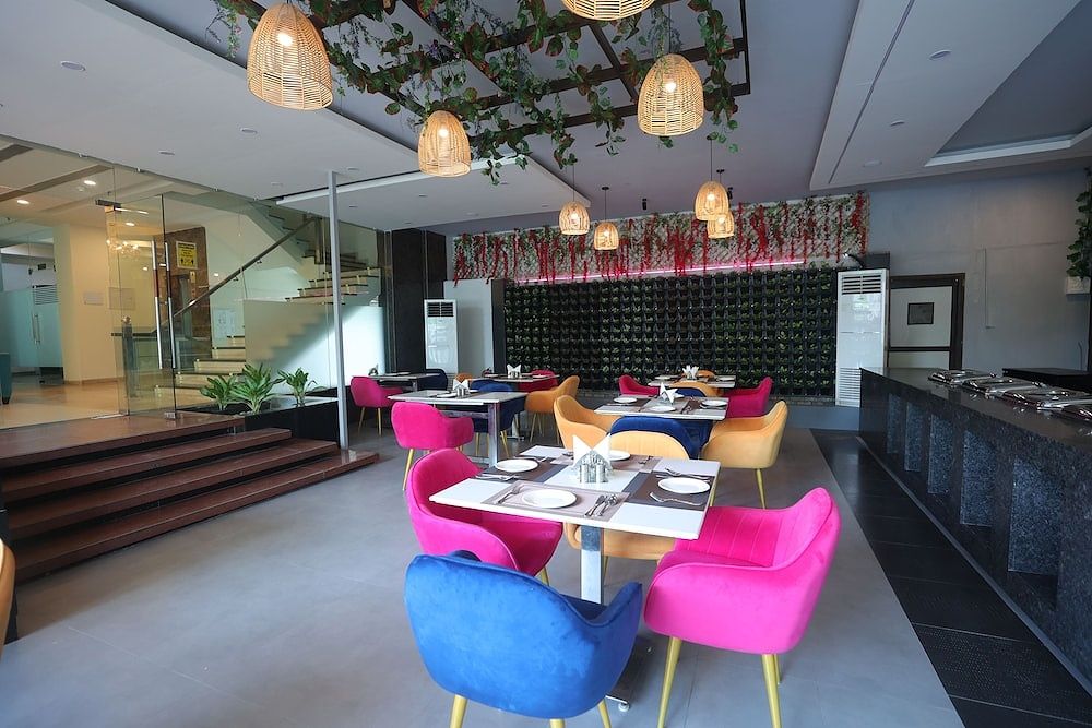 undefined Hotel Windsor Heights 8