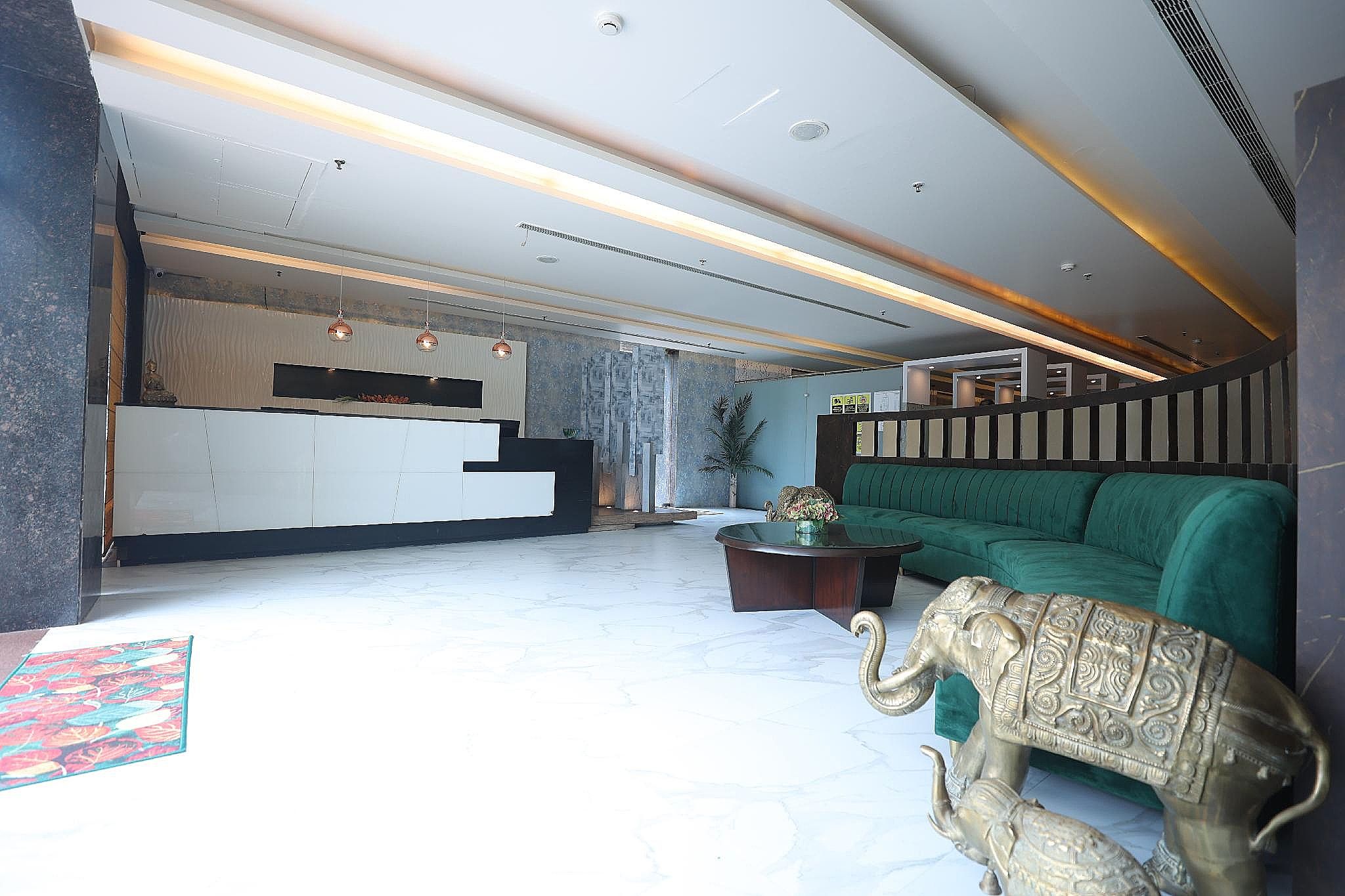 undefined  Hotel Windsor Heights 2