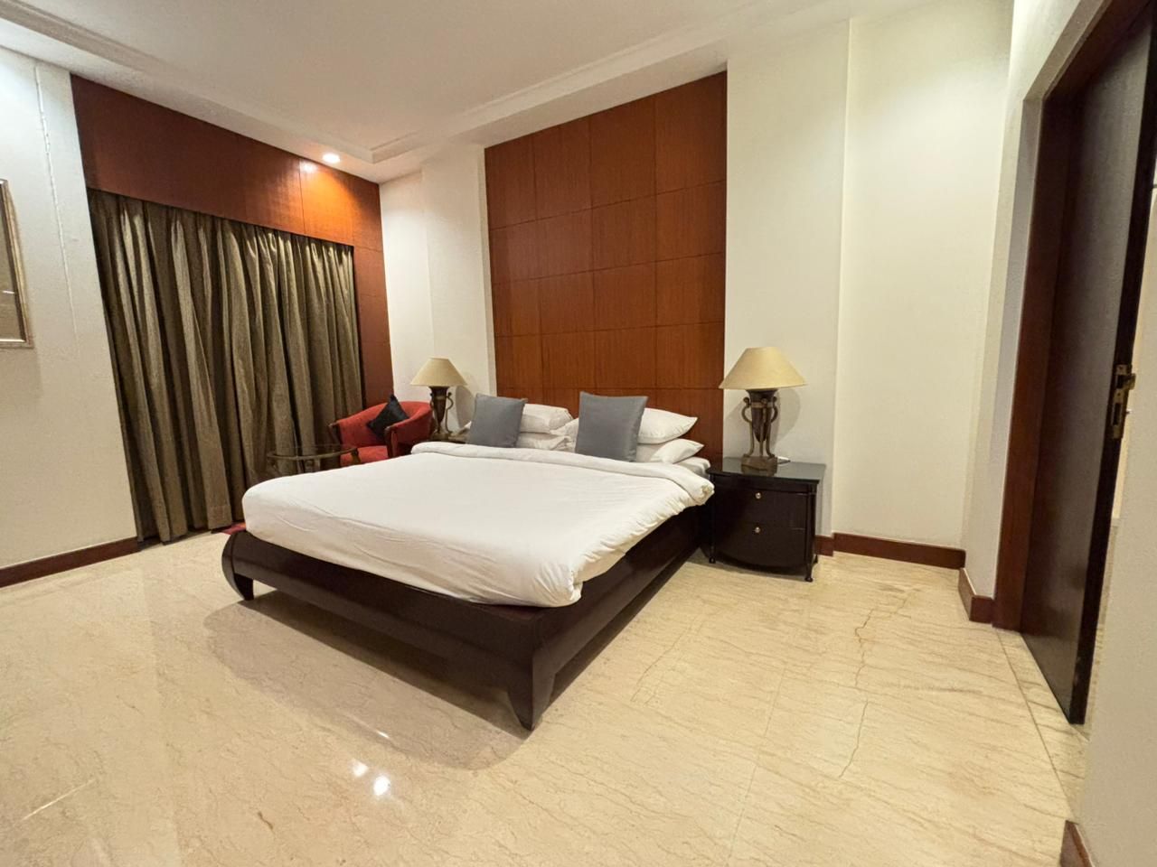 The Hans New Delhi Executive Room 17