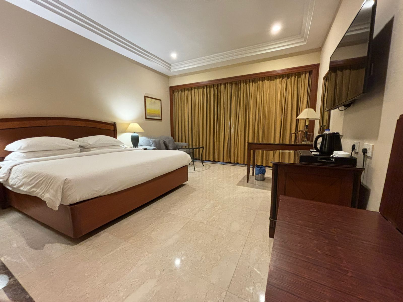 The Hans New Delhi Executive Room