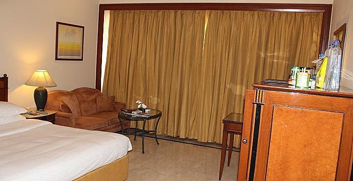 The Hans New Delhi Executive Room 24