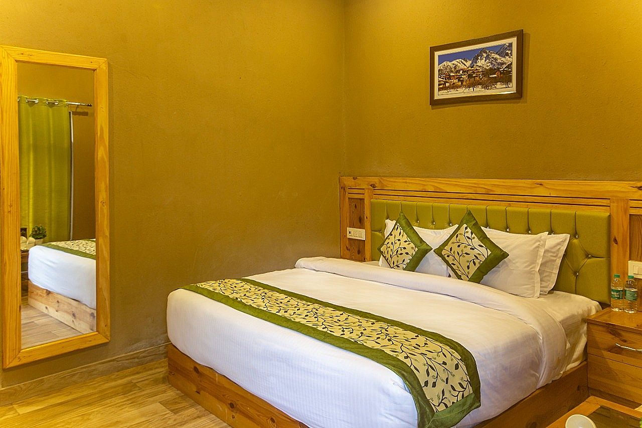 Backwoods Retreat Shimla Chanari Stone Cottage 2km of off roading kuccha non metalled road till property from Shimla Manali 4