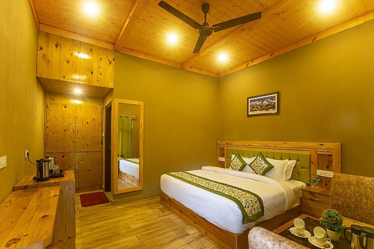 Backwoods Retreat Shimla Chanari Stone Cottage 2km of off roading kuccha non metalled road till property from Shimla Manali 2