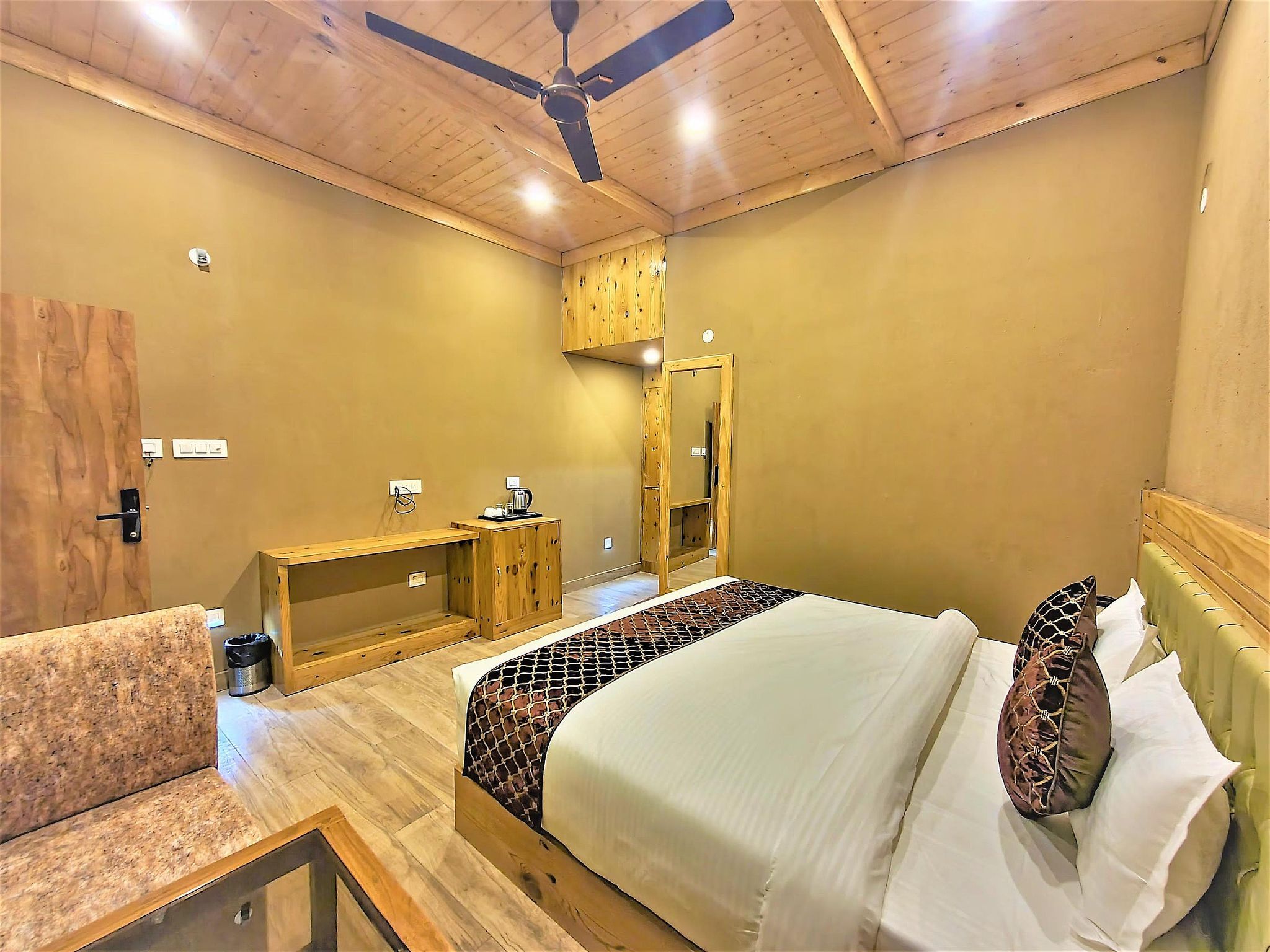 Backwoods Retreat Shimla Chanari Stone Cottage 2km of off roading kuccha non metalled road till property from Shimla Manali 5