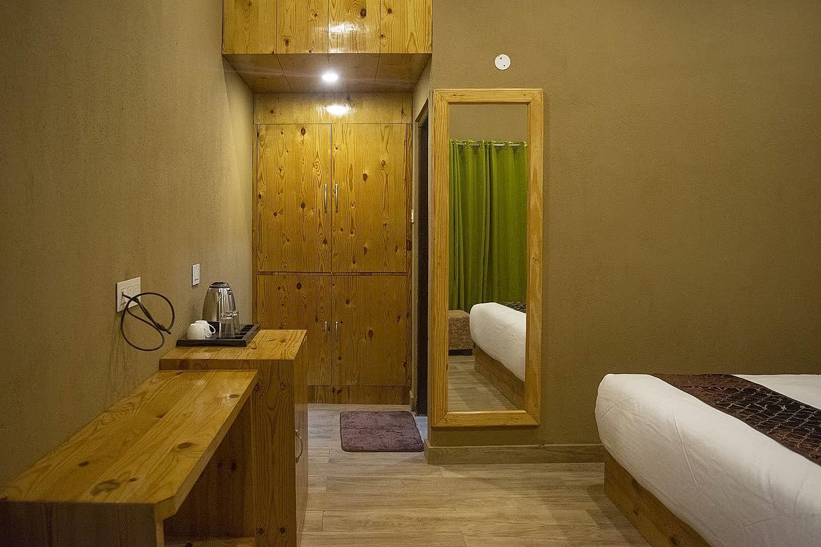 Backwoods Retreat Shimla Chanari Stone Cottage 2km of off roading kuccha non metalled road till property from Shimla Manali 8