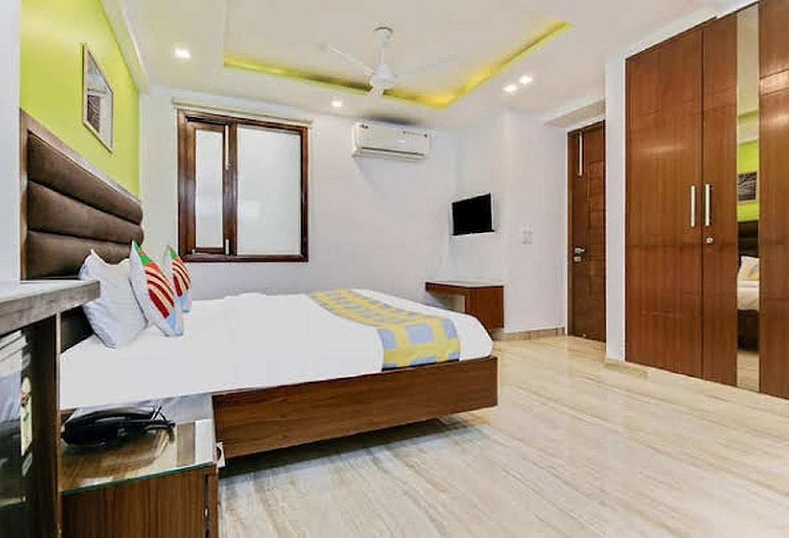 Downtown Travelodge - Blue Moon Suite Room 2