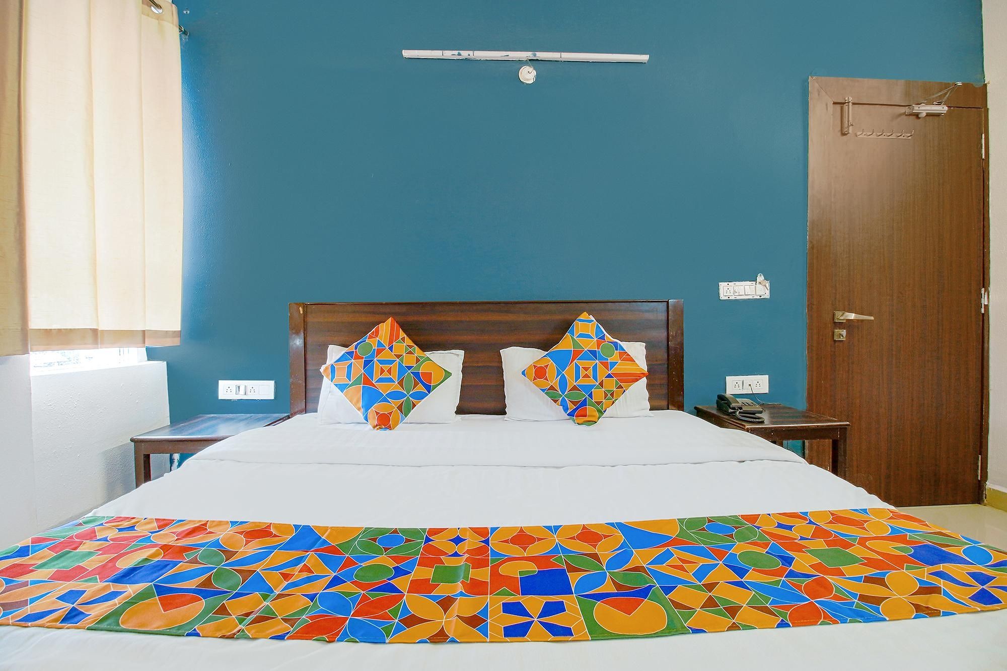 FabHotel Saket Inn Deluxe Room 4